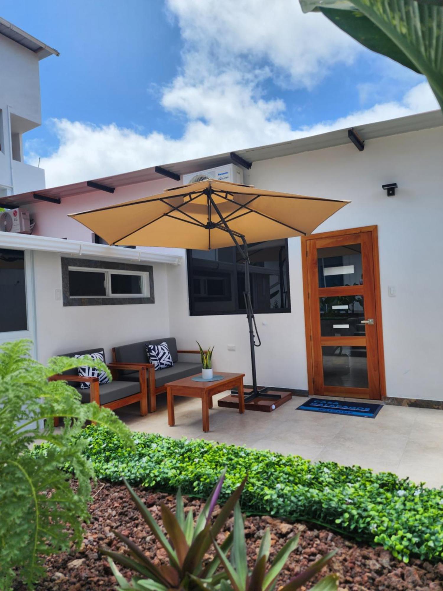 Casa Galapagos By Hostal Fragata Puerto Ayora  Dış mekan fotoğraf